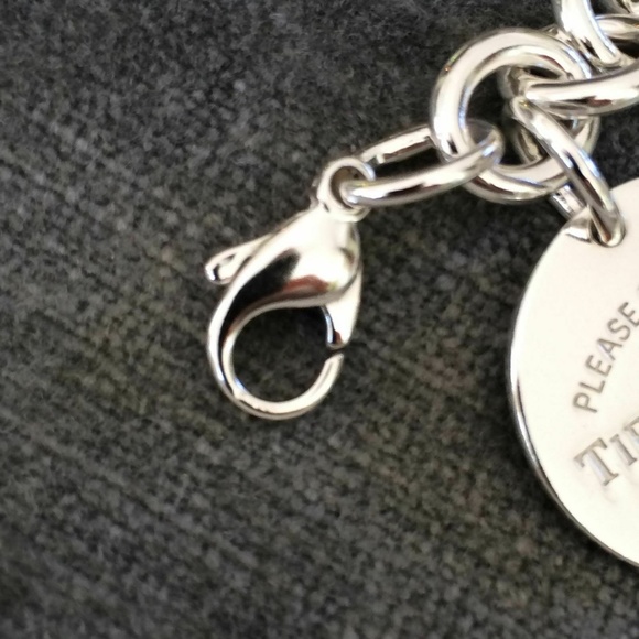 Please Return to Tiffany Round Tag Charm Bracelet in Sterling SIlver - Picture 4 of 5